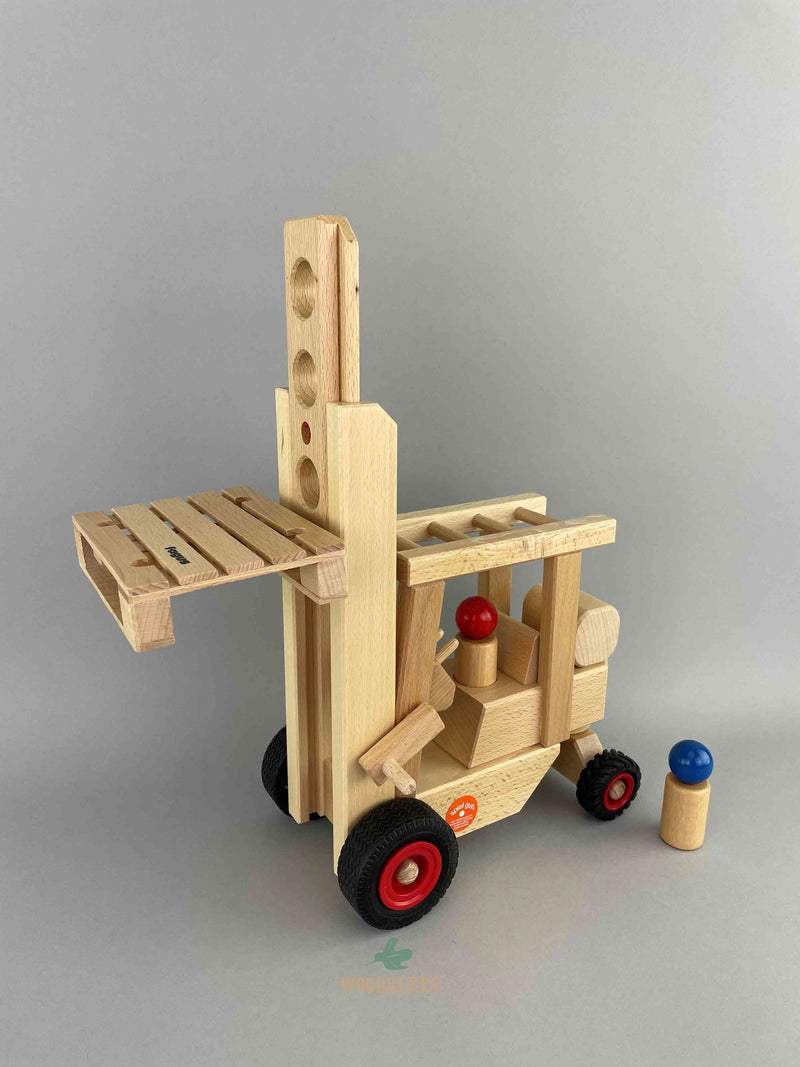 Woodberry Fagus Forklift with Euro Pallet at medium height setting. 