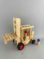 Woodberry Fagus Forklift side view with Euro Pallet at middle setting. 